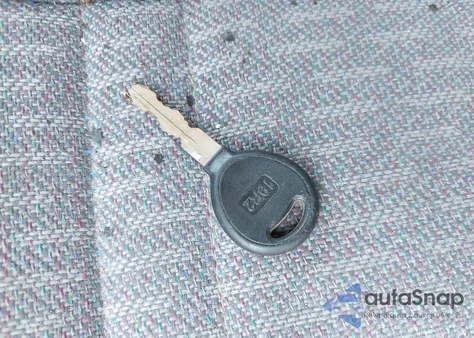 2000 Jeep Cherokee Sport z USA, uszkodzony, nr VIN 1J4FF48S7YL129654